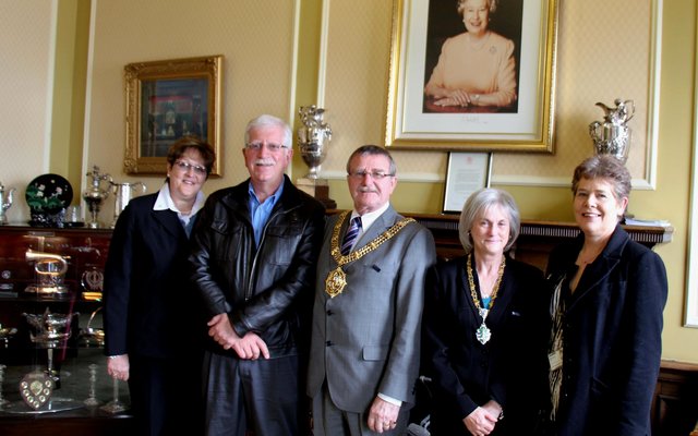 Gansbaaiers besoek Birkenhead dorp 1_1